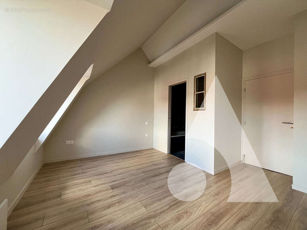 APPARTEMENT T3 71m² dernier étage hyper centre - photo 3