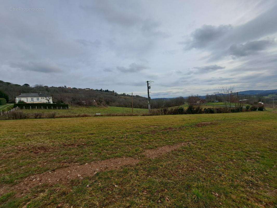 Terrain à JUILLAC