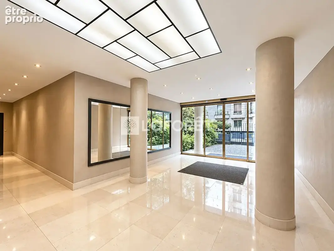 Appartement à PARIS-16E