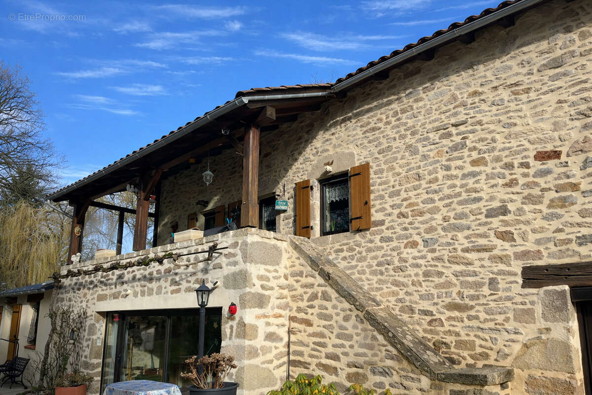 Côté jardin - Maison à LATRONQUIERE