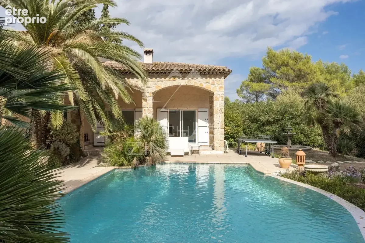 Mougins - Villa provençale sur plus d’un demi-hectare - photo 2