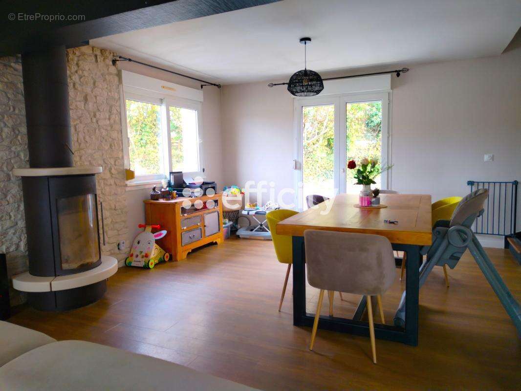 Maison à MOON-SUR-ELLE