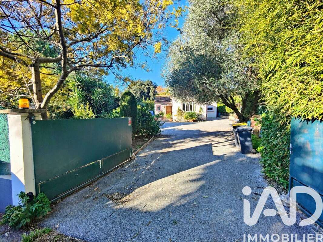 Photo 2 - Maison à LE CANNET