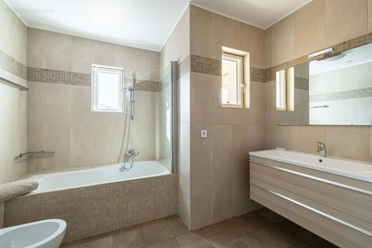 Maison à MANDELIEU-LA-NAPOULE