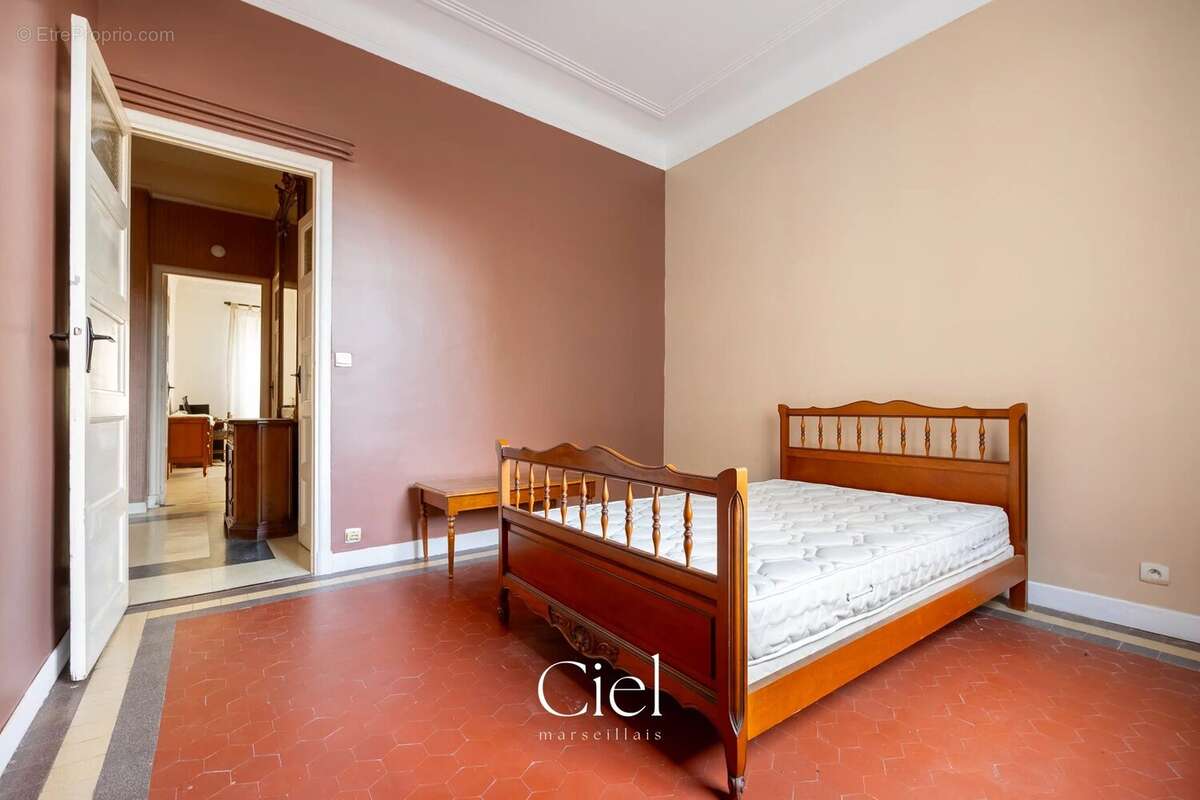 Appartement à MARSEILLE-3E