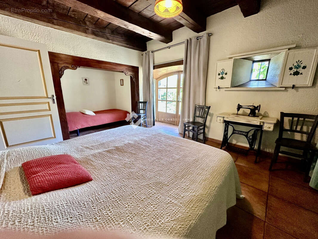 Maison 10 pièces 283 m² à vendre à Saint-Bonnet-De-Condat (15190) - photo 9