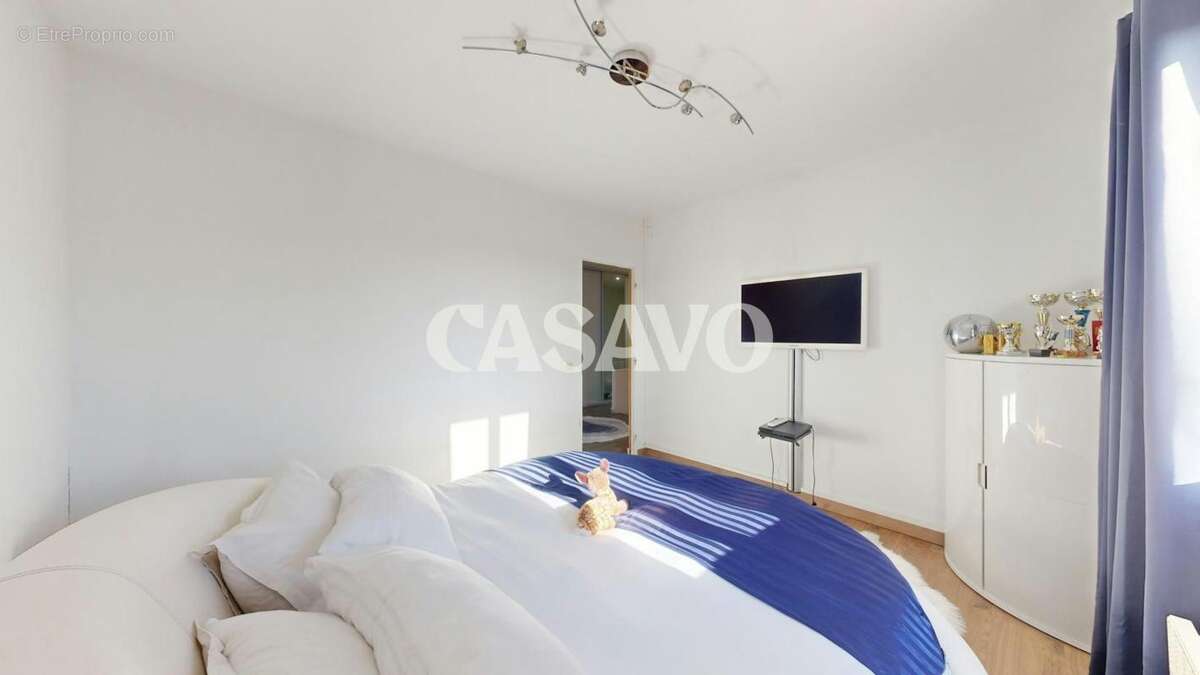 Vente Maison 10 pièces de 231m² - 84300 Taillades - photo 17