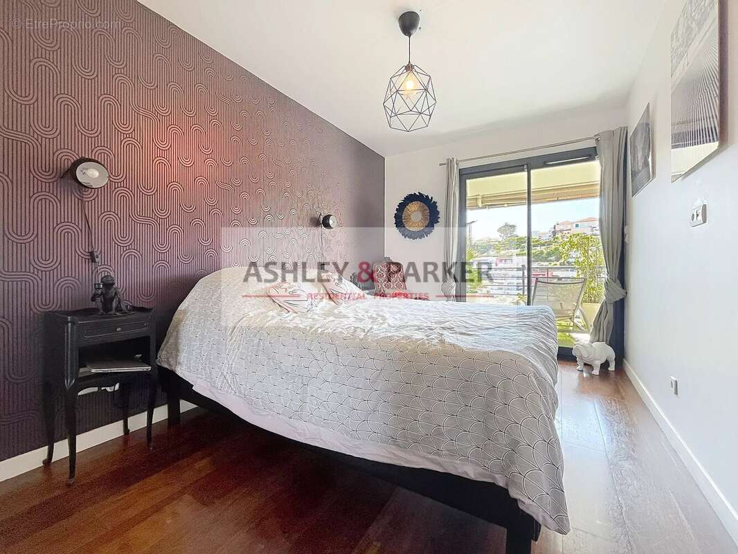 Appartement à SAINT-LAURENT-DU-VAR