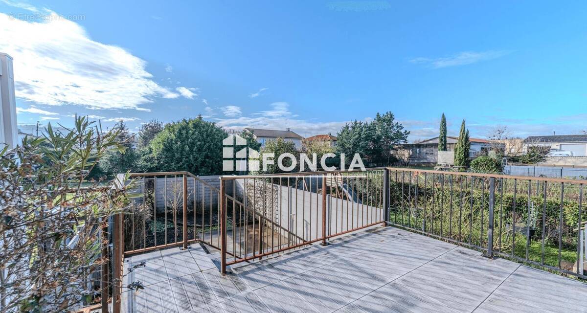 Maison à JASSANS-RIOTTIER