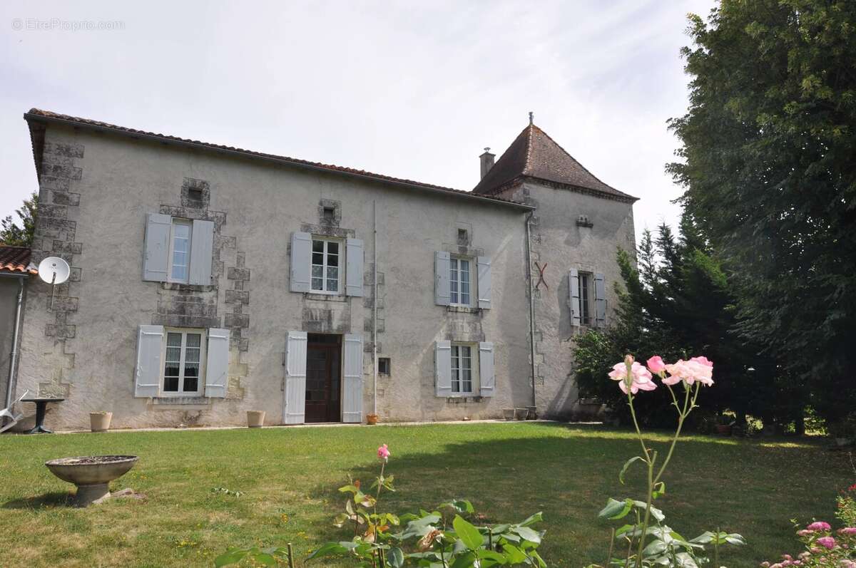 Maison à AUBETERRE-SUR-DRONNE