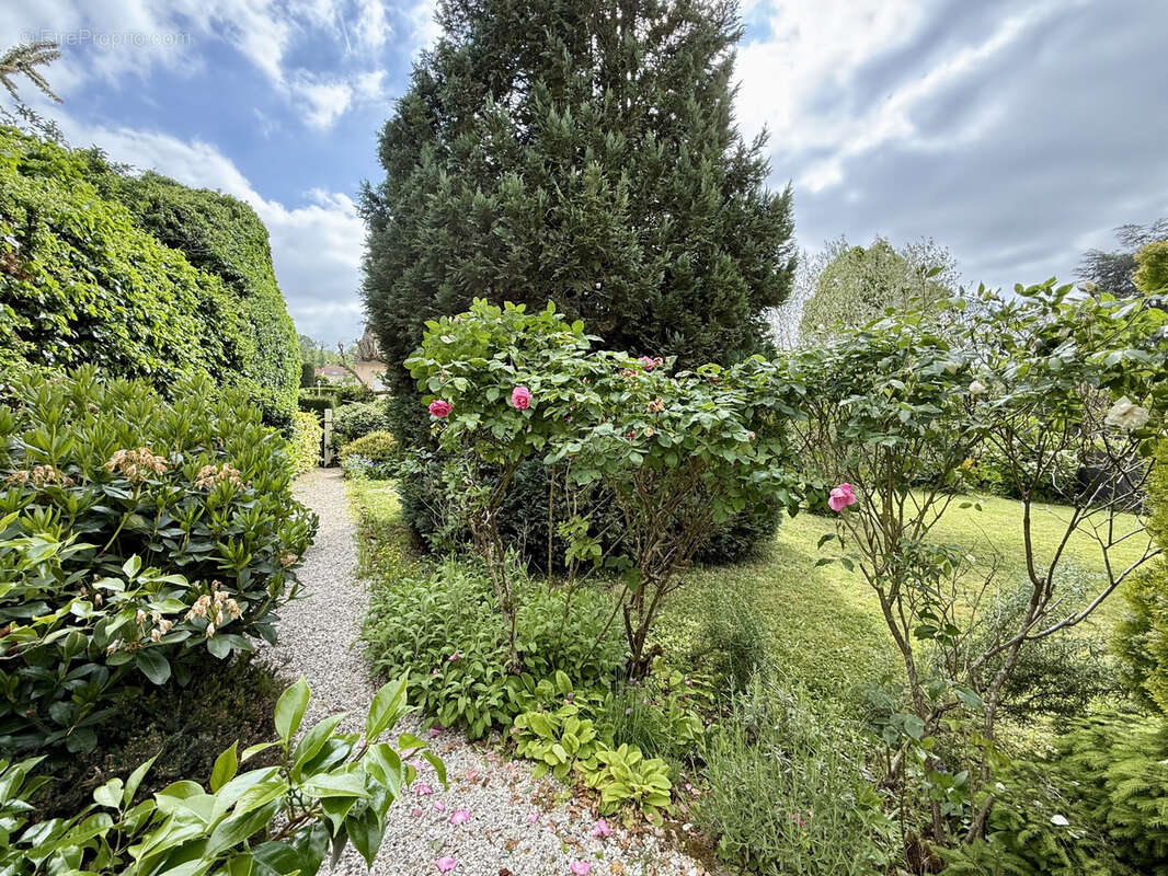 Maison à MORAINVILLIERS