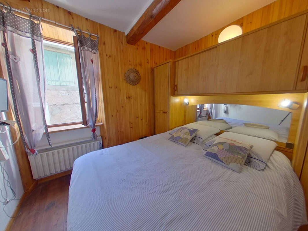 Maison à LE LAUZET-UBAYE