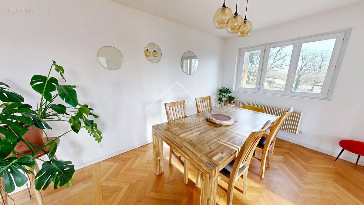 Maison à JENZAT