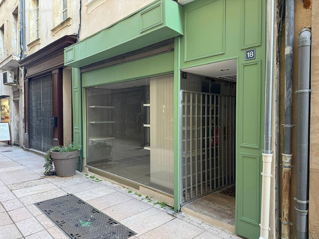 Commerce à BAGNOLS-SUR-CEZE