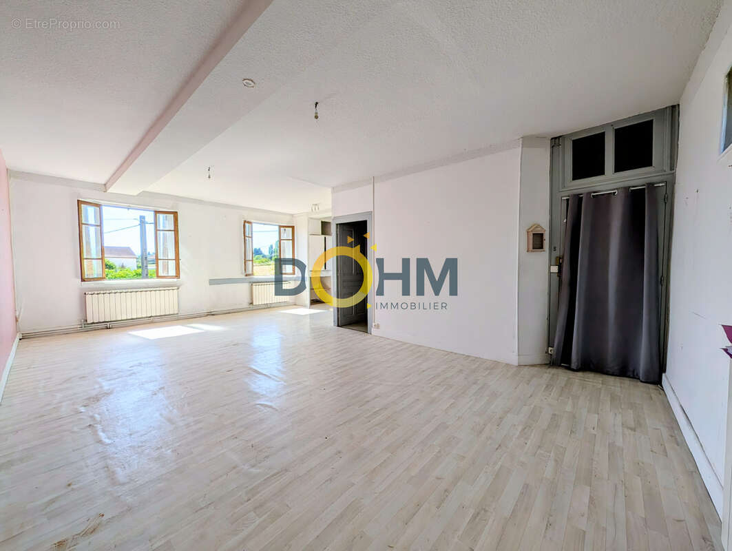 Ancien atelier de tissage a rehabiliter avec un appartement t4 sur un terrain de 497 m2 - photo 4