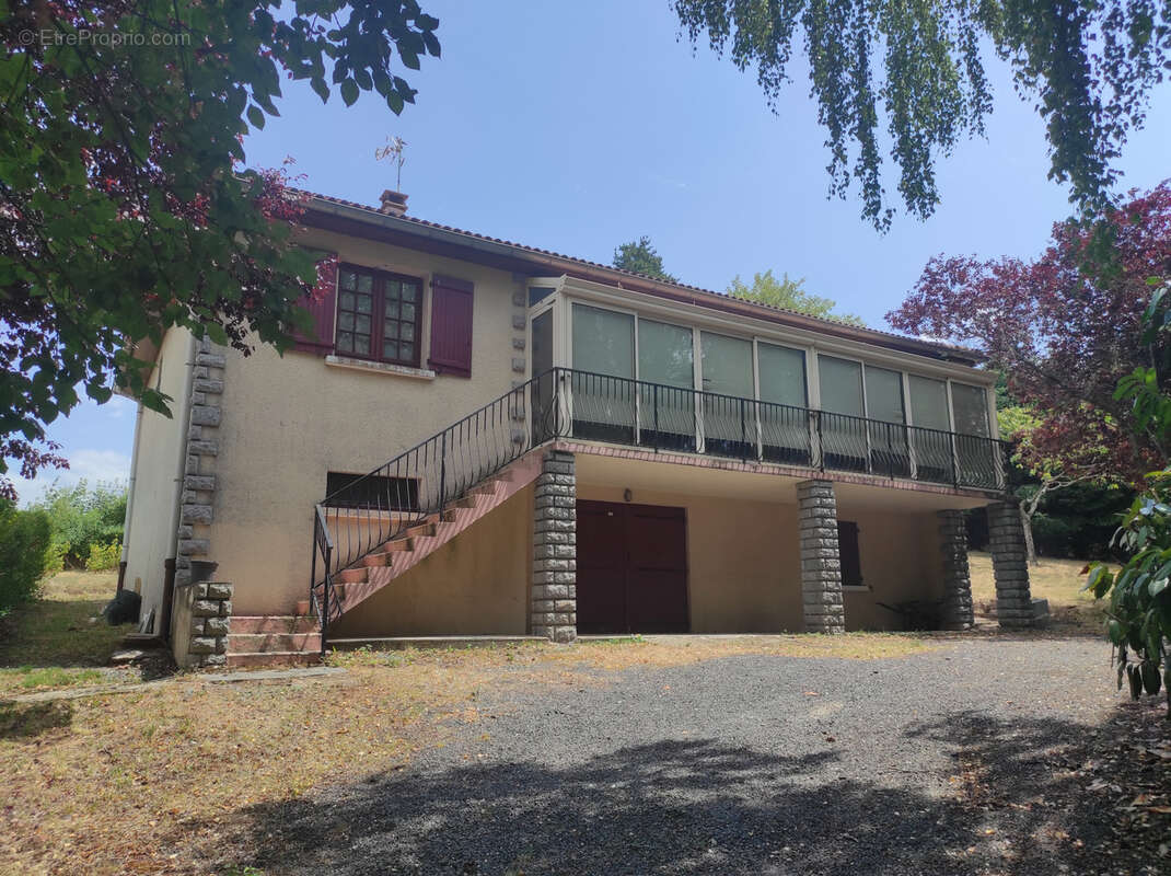 Maison de 1985 sur sous-sol complet avec grand terrain - photo 2