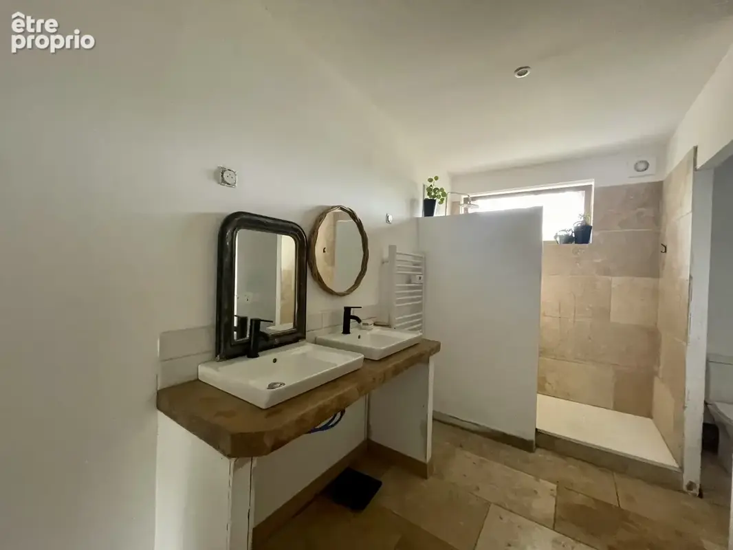 Maison ancienne rénovée avec 4 chambres, dépendances et terrain - photo 16