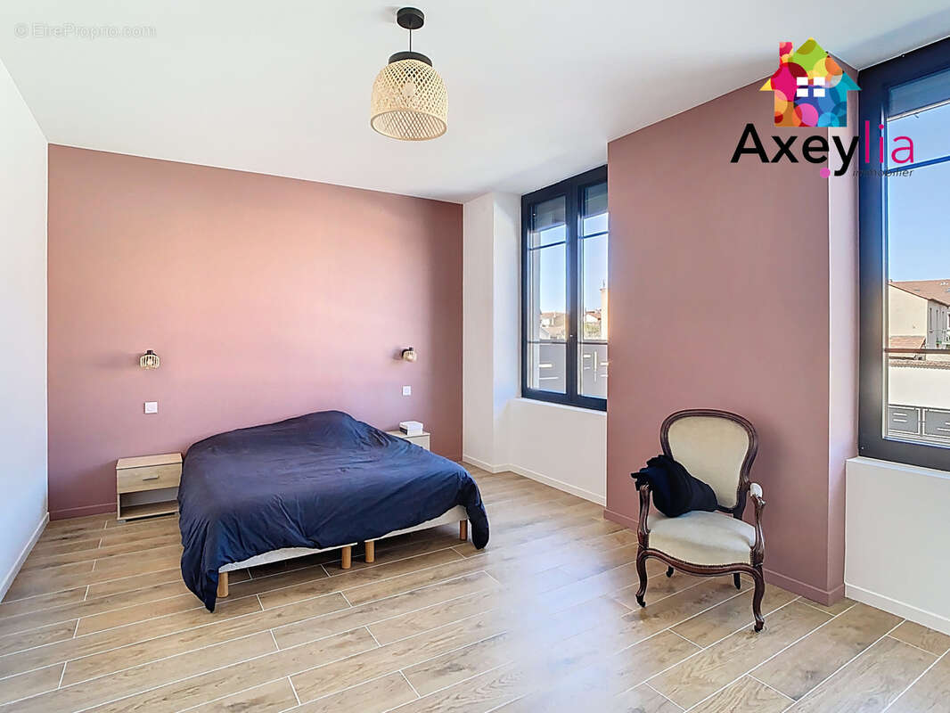 A vendre- roanne bord de loire - maison de ville type loft avec terrain et piscine - photo 7