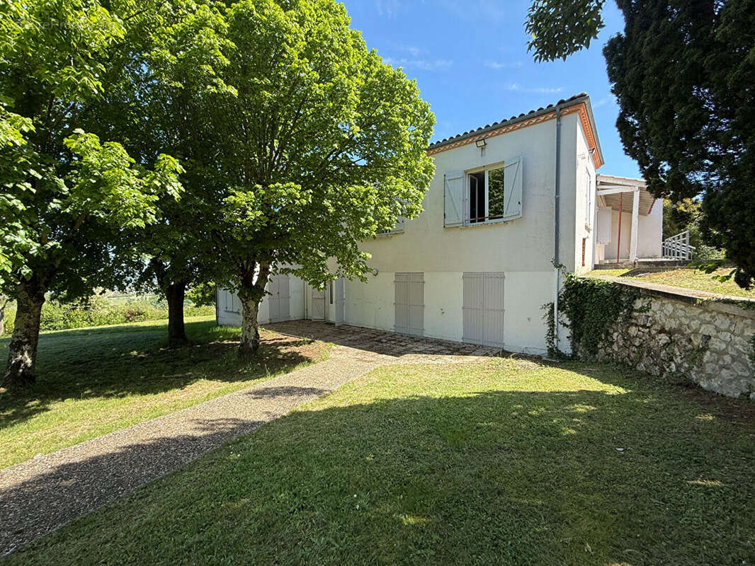 Maison à PUJOLS