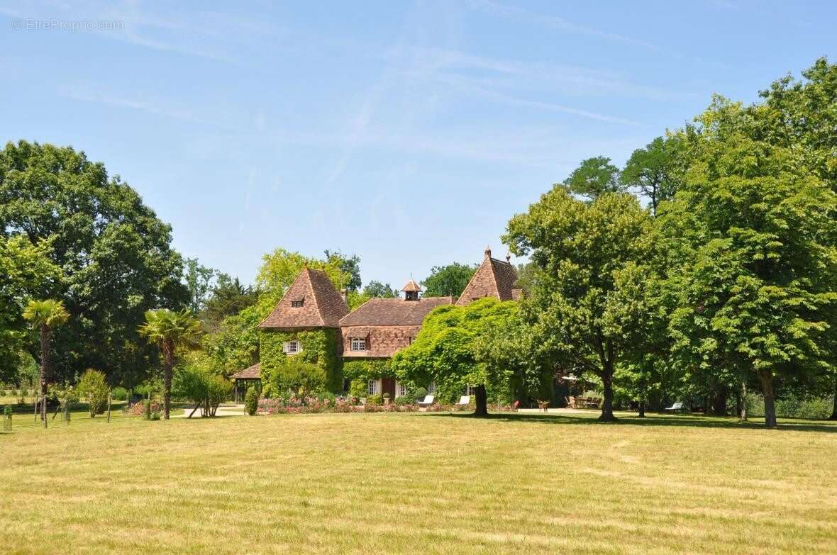 Maison à EGLISE-NEUVE-D&#039;ISSAC