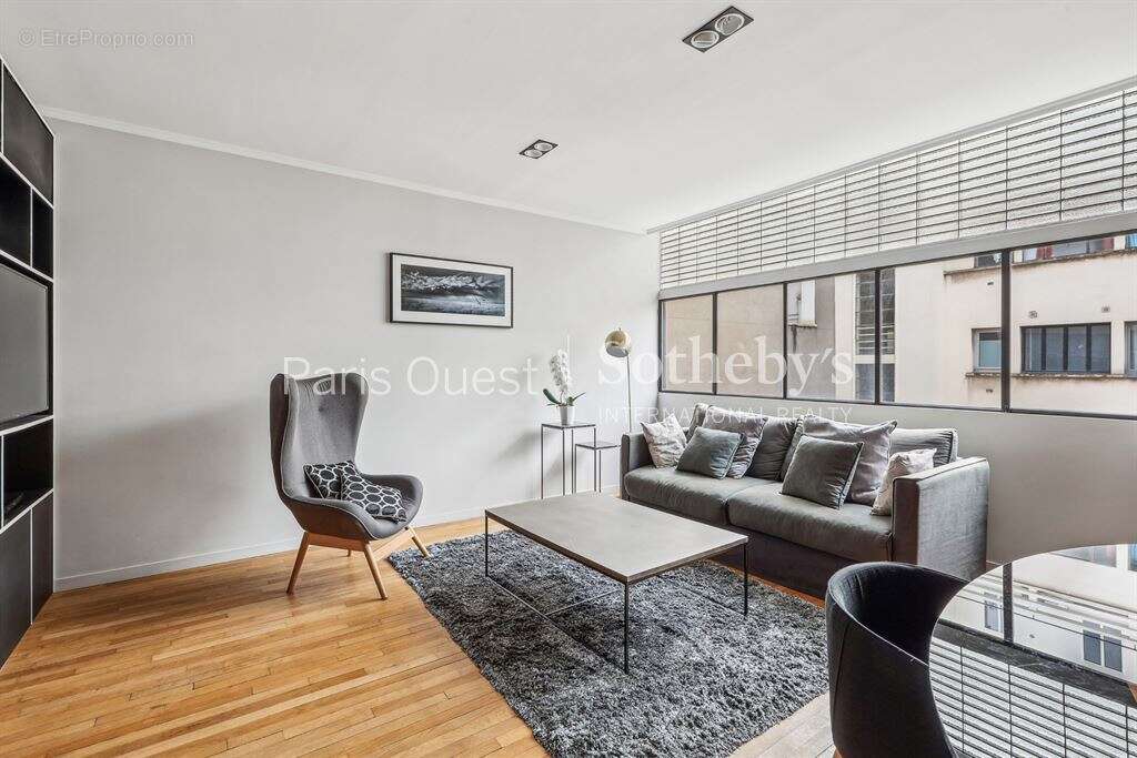 Appartement à PARIS-8E