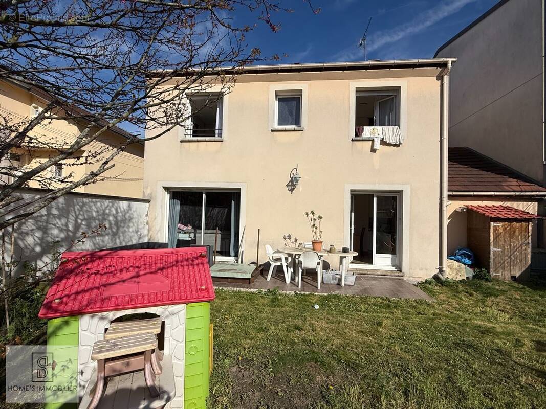 Appartement à LES PAVILLONS-SOUS-BOIS