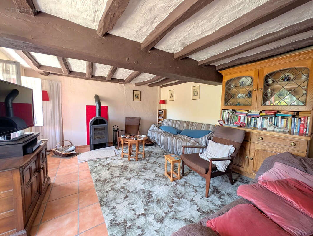 Maison à SAINT-MACAIRE-DU-BOIS