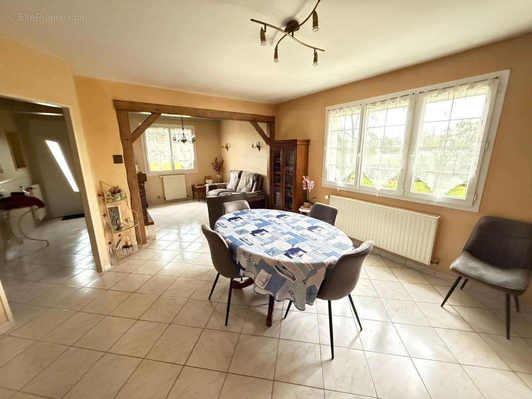 Maison à LES LANDES-GENUSSON