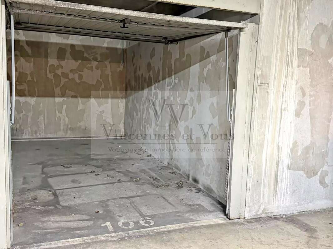 Parking à MONTREUIL