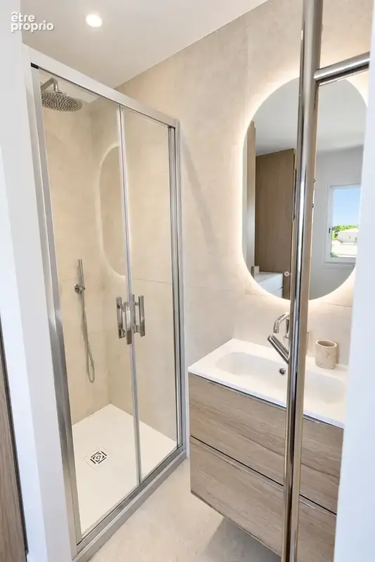 A vendre à Cannes dernier étage Superbe 3 pièces entièrement rénové - photo 5