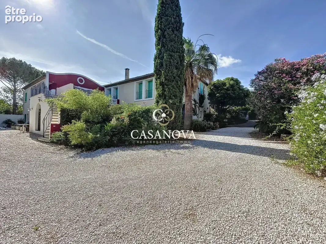 Hôtel à vendre avec 12 suites, un appartement, une piscine et potentiel restauration ou gîtes près de Pézenas - photo 8