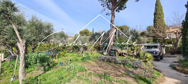 Maison à SAINT-MITRE-LES-REMPARTS