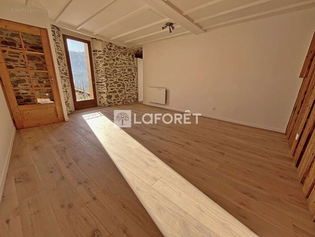 Maison à LES CHAPELLES