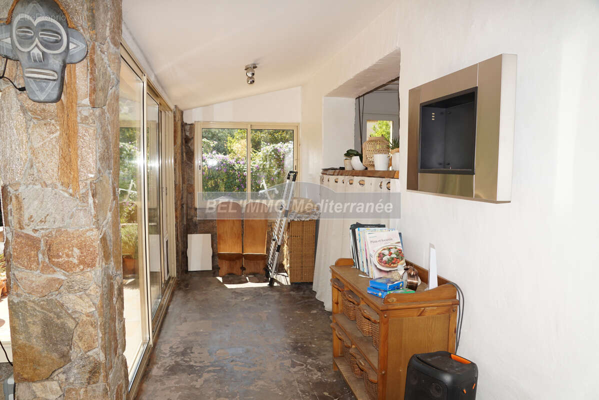 Villa 3 chambres, avec piscine et dépendances - photo 9