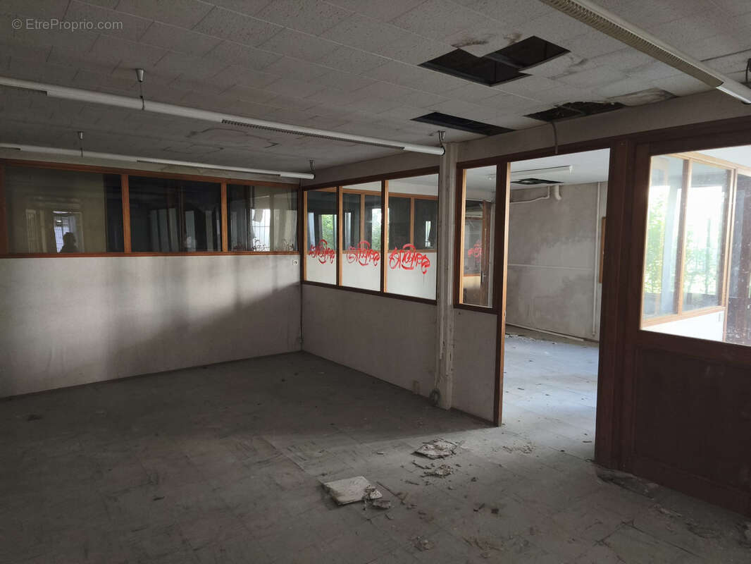 Ensemble immobilier 6 000 m2 à réhabiliter   Cœur de bourg, sortie A51 - photo 11