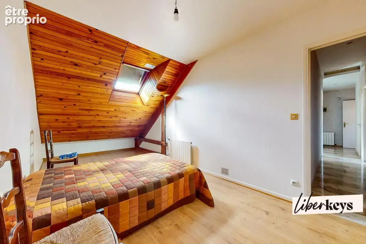 Rare à Villepinte – 197 m² au sol, 7 chambres et 823 m² de jardin : une maison aux multiples possibilités sans travaux - photo 12