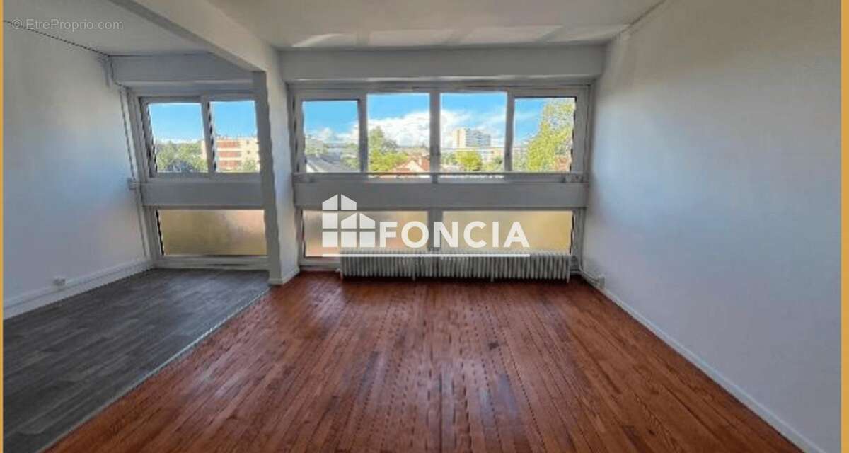 Appartement à FONTENAY-LE-FLEURY