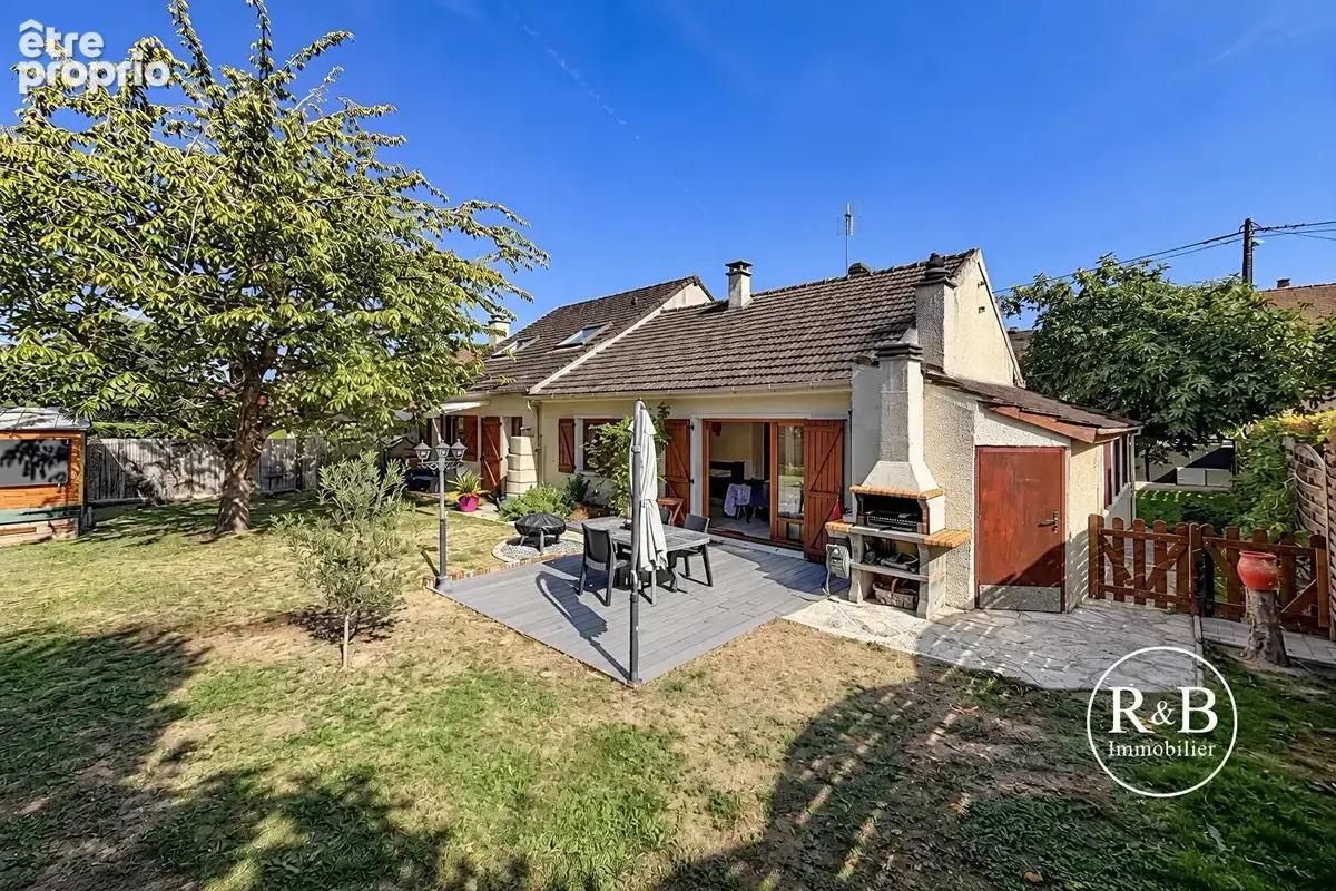Maison à LES CLAYES-SOUS-BOIS