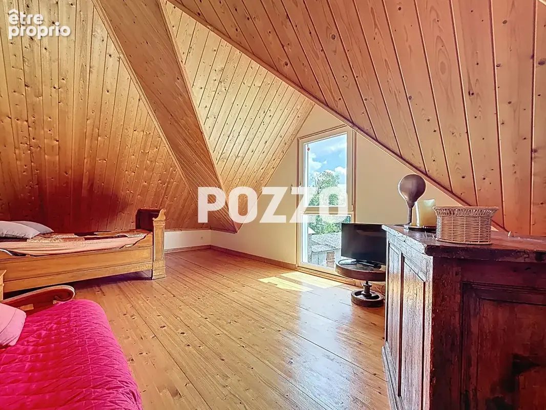 Propriété comprenant maison F4 en ossature bois, bâtiments avec 14 boxes , 10 ha de prairies et 2ha de bois - photo 7