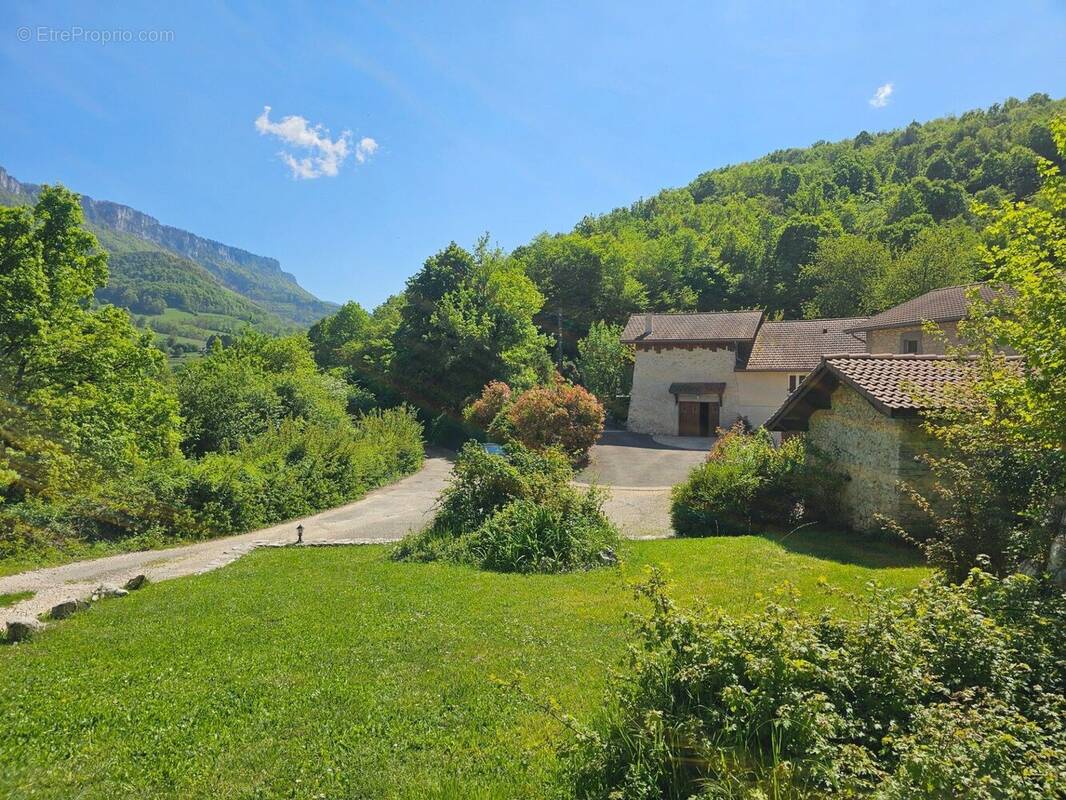 Maison 290 m² à Saint-Jean-En-Royans  - photo 1