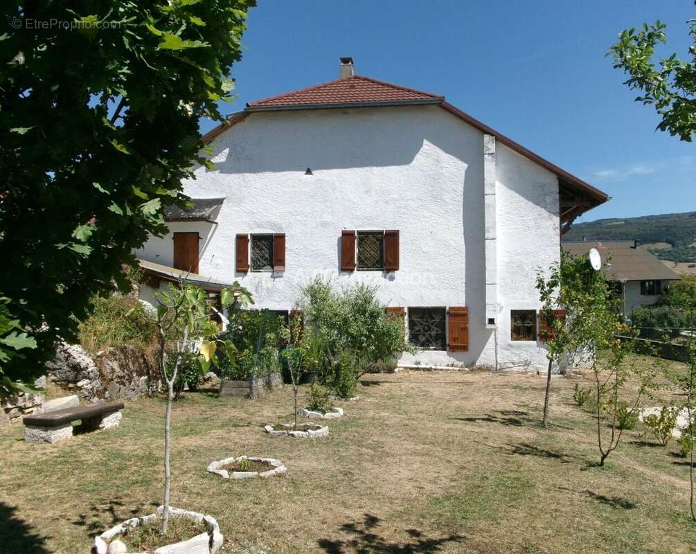 Maison 240 m² à Sutrieu  - photo 15