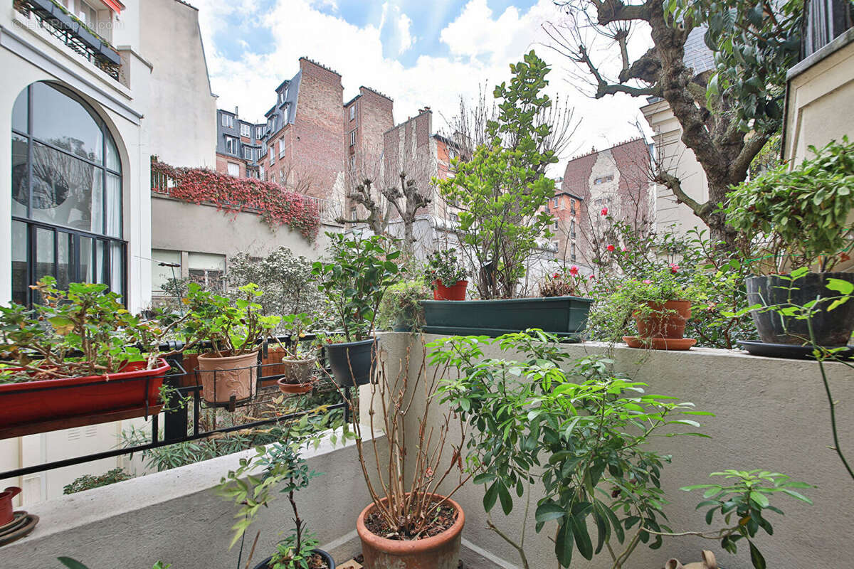 Appartement à PARIS-14E