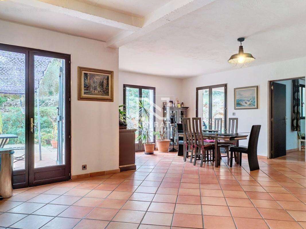 URGENT - A FAYENCE Villa sur terrain d'1 ha environ - Piscine - photo 4