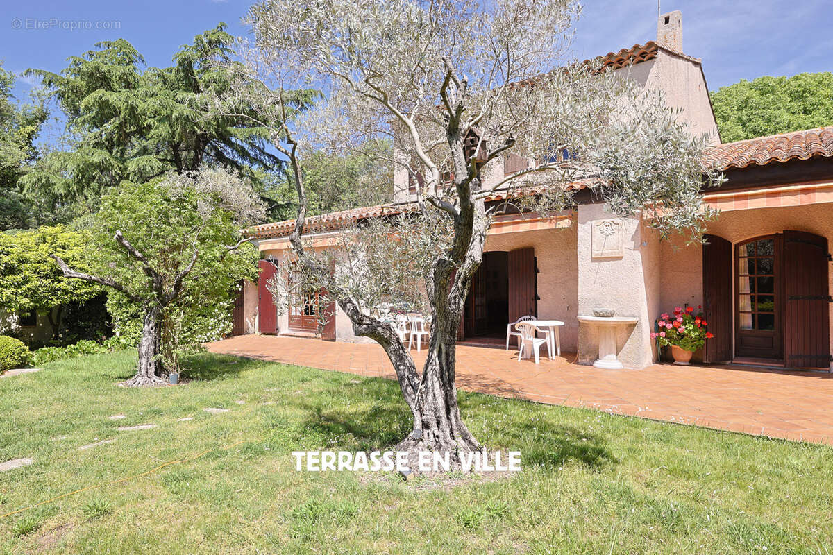 Maison à HYERES
