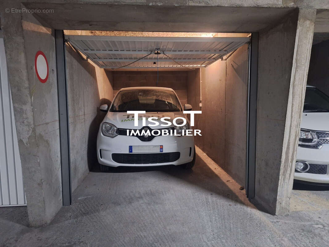Parking à NIMES