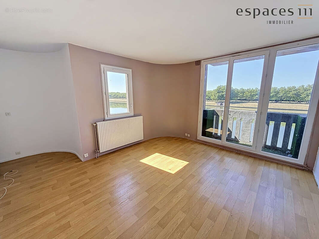 Appartement à MONTIGNY-LE-BRETONNEUX