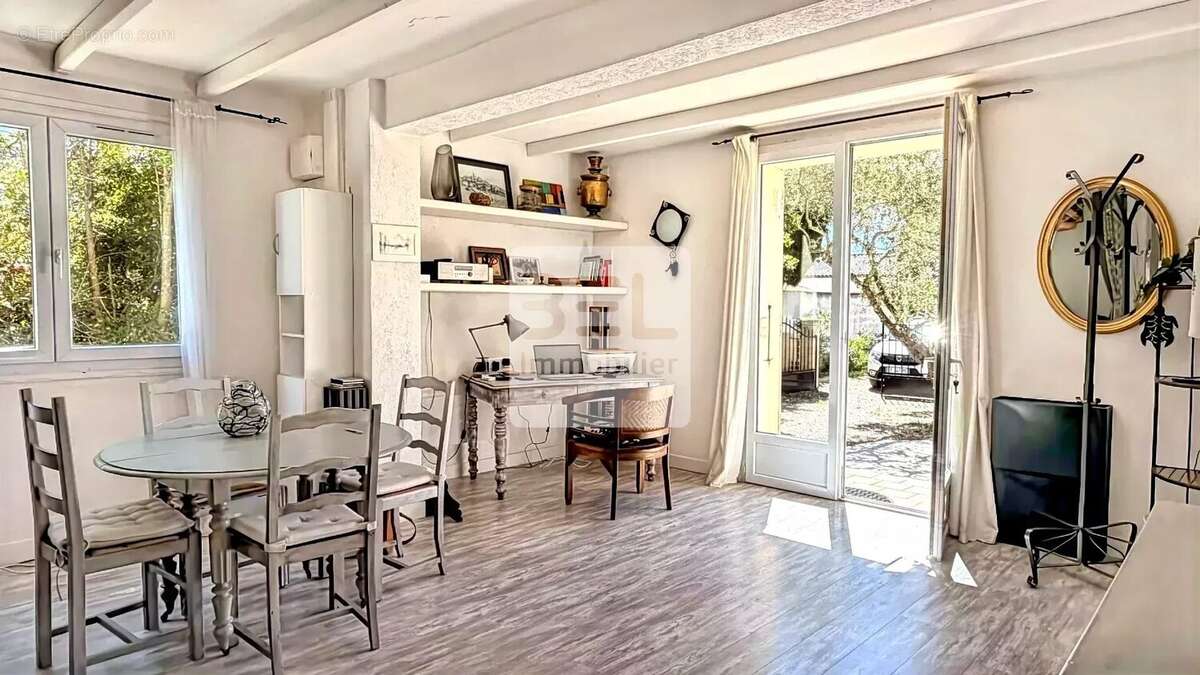 Maison à CHATEAUNEUF-DE-GADAGNE