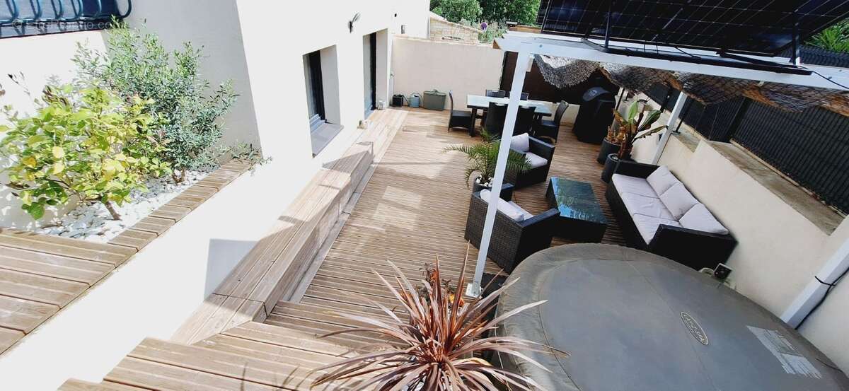 Maison à LE CASTELLET