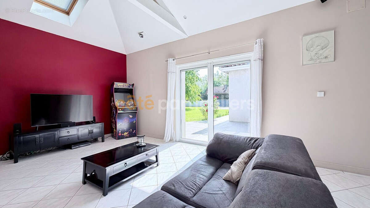 Maison à NEGREPELISSE