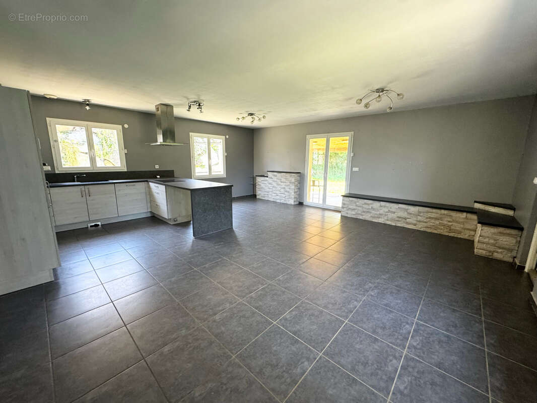 Maison à FELINES